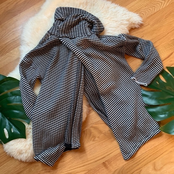 Cabi Fergie Cowl Overlap Sweater Blogger Favorite Medium M - Picture 7 of 8